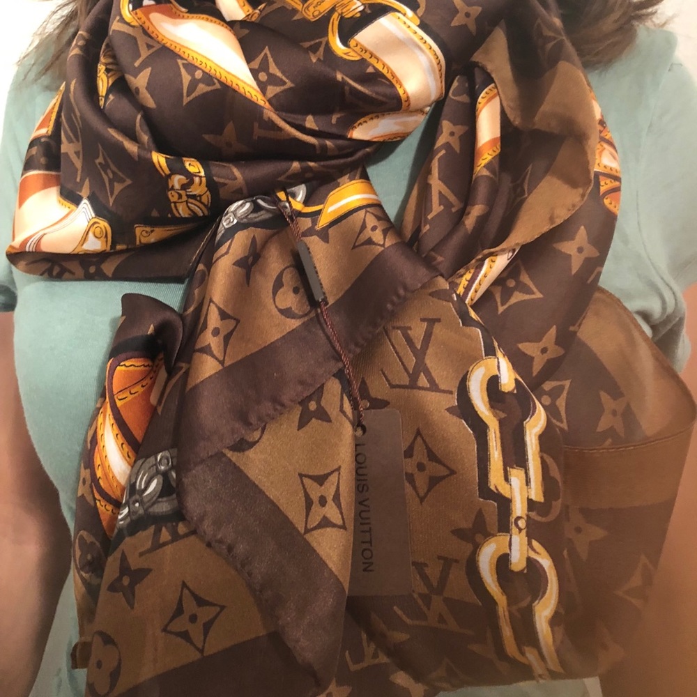 LV Brown Confidential Square